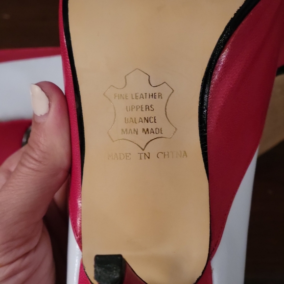 Adorable patent leather kitten heels - Picture 5 of 16